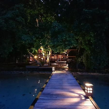 Raja Ampat Dive Resort Tapokreng Exterior photo