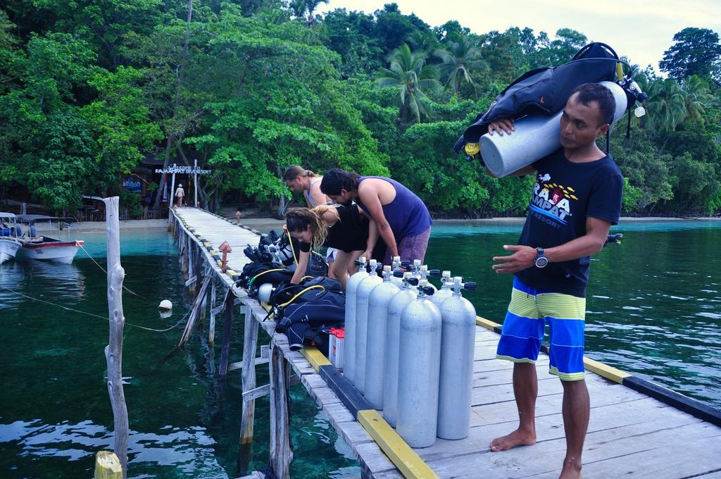 Raja Ampat Dive Resort Tapokreng Exterior photo