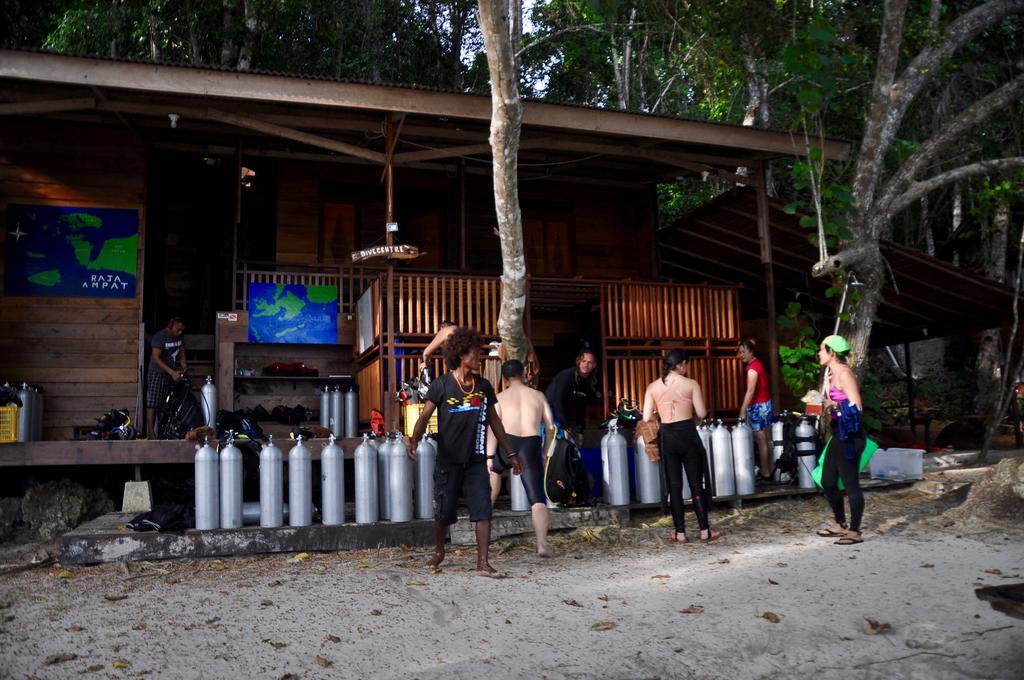 Raja Ampat Dive Resort Tapokreng Exterior photo
