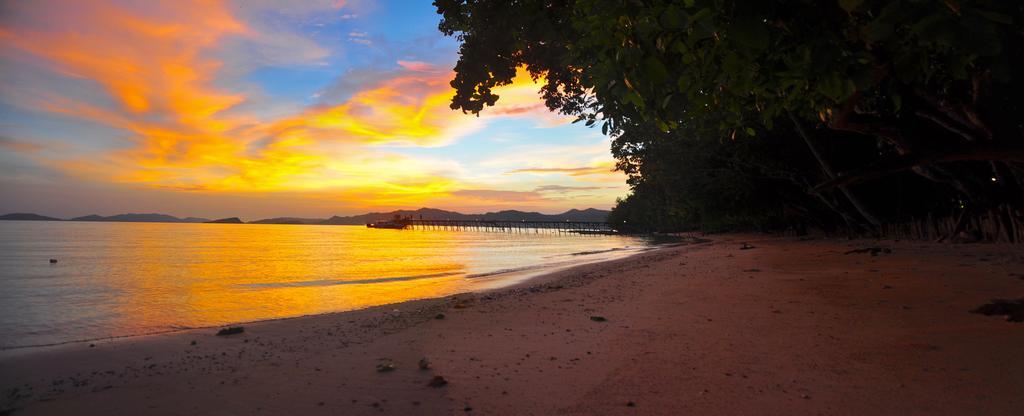 Raja Ampat Dive Resort Tapokreng Exterior photo