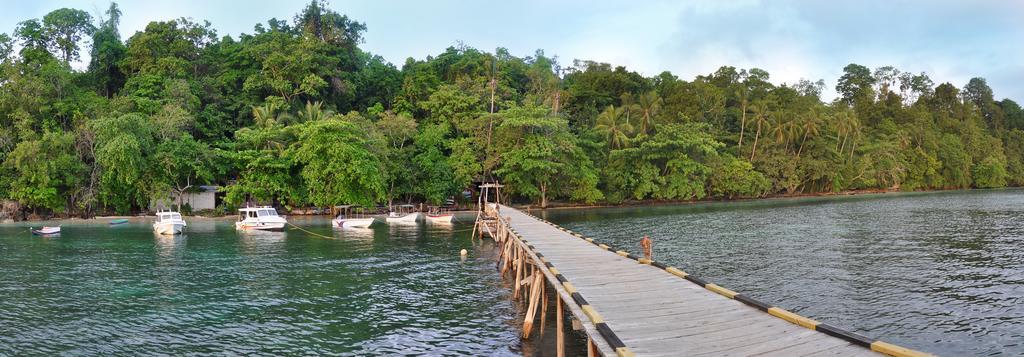 Raja Ampat Dive Resort Tapokreng Exterior photo