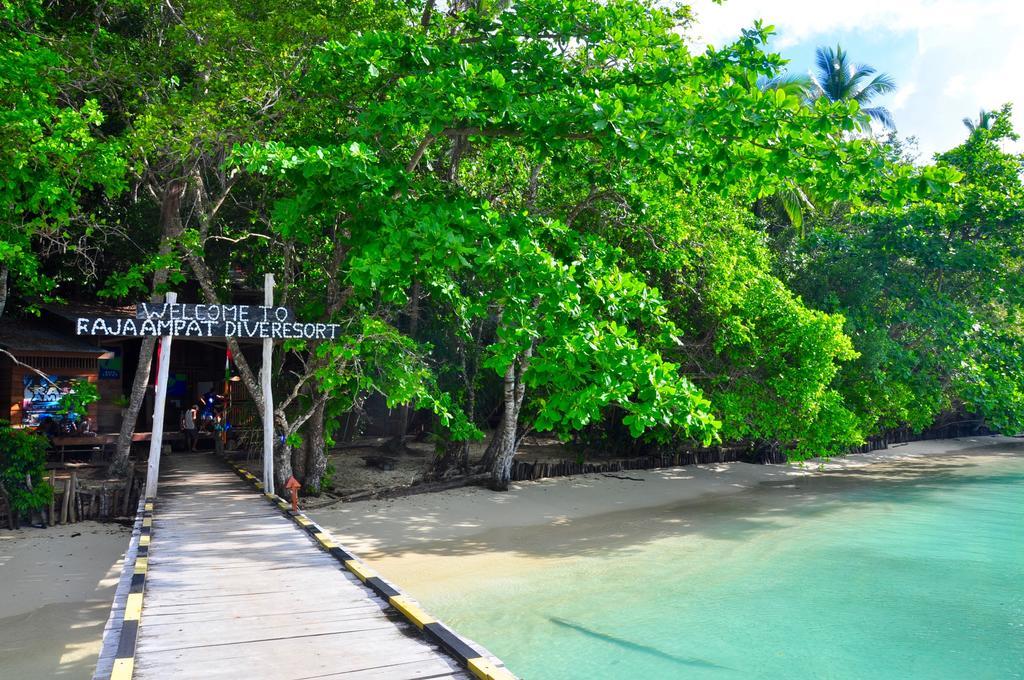 Raja Ampat Dive Resort Tapokreng Exterior photo