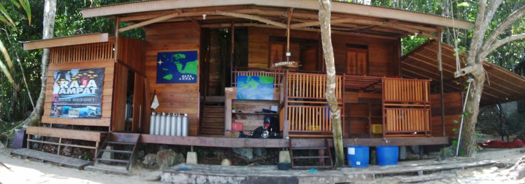 Raja Ampat Dive Resort Tapokreng Exterior photo