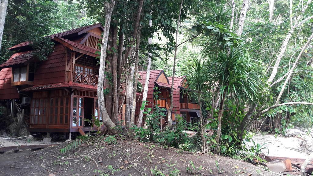 Raja Ampat Dive Resort Tapokreng Exterior photo