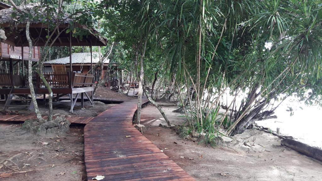 Raja Ampat Dive Resort Tapokreng Exterior photo