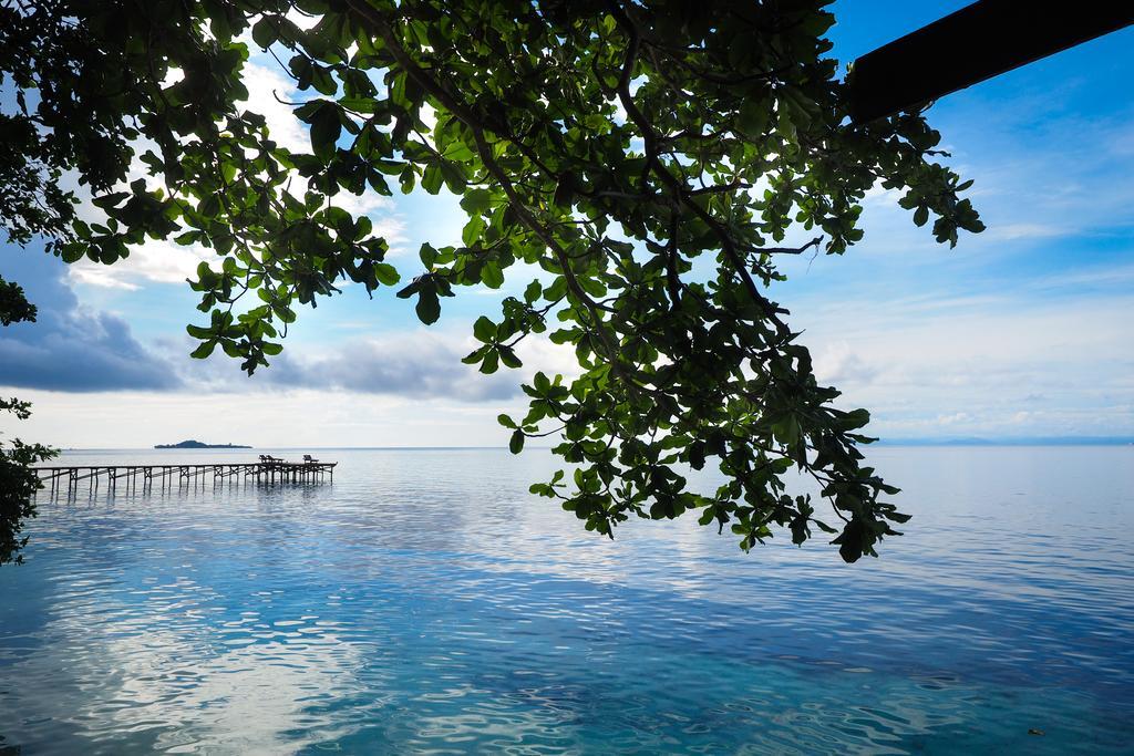 Raja Ampat Dive Resort Tapokreng Exterior photo